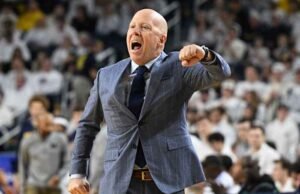 Mick Cronin meminta maaf kepada pemain karena mengeluarkannya dan mengatakan dia perlu berbuat lebih baik dalam mewakili UCLA