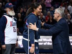 Penampilan AP Top 25 ke-655 Geno Auriemma membuatnya melewati Tara VanDerveer