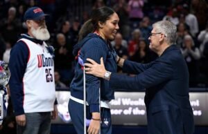Penampilan AP Top 25 ke-655 Geno Auriemma membuatnya melewati Tara VanDerveer