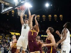 Bola basket Michigan peringkat ketiga meraih bagian kejuaraan Sepuluh Besar dengan kemenangan atas Minnesota