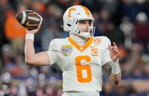 Hakim menolak tawaran perintah Tennessee QB Joey Aguilar untuk tetap memenuhi syarat