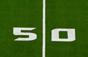 UFL membatasi tendangan di luar garis 50 yard dan menghasilkan lebih dari 60 gol lapangan bernilai 4 poin