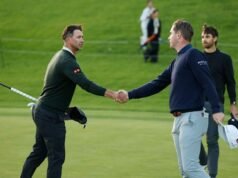 Babak pembukaan di Cognizant Classic menampilkan bulu burung, tembakan dari lumpur, dan hole-out