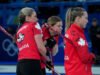 Kanada yang menduduki peringkat teratas dikalahkan oleh Swedia di semifinal curling Olimpiade putri, Swiss mengalahkan AS