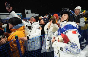 Di halfpipe, tidak ada atlet favorit peraih medali Olimpiade kelahiran AS yang bersaing memperebutkan Eileen Gu AS yang akan menerima tantangan tersebut