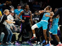 Pertarungan yang melibatkan mantan bintang bola basket Michigan-MSU, ejeksi menandai kemenangan Detroit Pistons vs