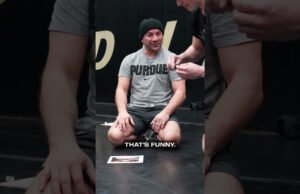 Pegulat Purdue Menandatangani Foto Diri Mereka yang “Vintage” – Pembuat Boiler Purdue