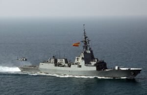 Fregat Spanyol Álvaro de Bazán menyebarkan kemampuan sistem tempur Aegisnya dengan kapal induk Charles de Gaulle