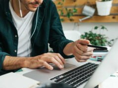 AI dalam bisnis: lebih efisien… tetapi juga lebih banyak pekerjaan?