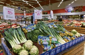 Negosiasi perdagangan: petani korban perang harga