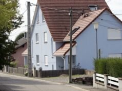 Lebih jauh. Tiga belas tahun setelah pembunuhan istrinya, Éric Mosser tidak mendapatkan peninjauan kembali persidangannya yang diharapkan