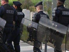 Paris. Rompi kuning dipukul di Burger King: di persidangan, CRS menolak untuk meminta maaf