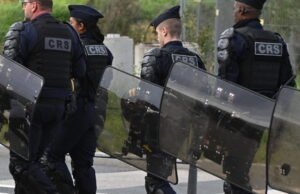 Paris. Rompi kuning dipukul di Burger King: di persidangan, CRS menolak untuk meminta maaf