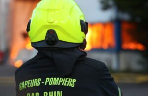 Bas-Rhin. Sebuah kendaraan barang berat terbakar di dekat platform bea cukai di Scheibenhard