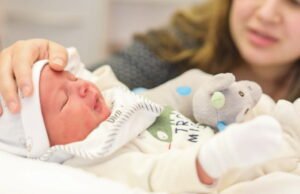 Perusahaan. Hasilkan lebih banyak bayi, dengan 250 euro per bulan, cuti yang lebih baik, dan… tidak ada lagi kerja jarak jauh?