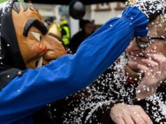 argumen menentang confetti di karnaval