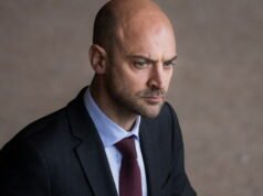 Kebijakan. Menteri Barrot terlibat kontroversi setelah seruannya agar pelapor PBB mengundurkan diri