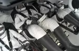 Wanita Prancis Sophie Adenot dan kru lainnya terputus dari dunia luar