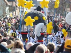 prosesi besar untuk karnaval