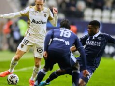 Lens memberi PFC lima dan membuat warga Paris kehilangan akal