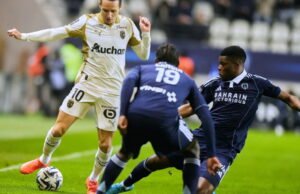 Lens memberi PFC lima dan membuat warga Paris kehilangan akal