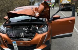 Obermodern-Zutzendorf. Stand kendaraan barang berat terbuka dan menabrak kendaraan yang melaju