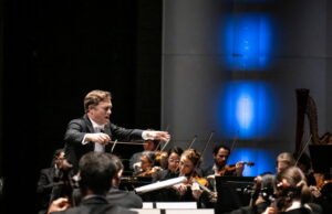 Mulhouse. Renaud Capuçon di Mulhouse National Orchestra: bermain dan memimpin