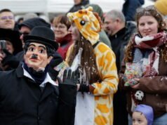 16.000 penonton dan 1.200 penonton karnaval di iring-iringan