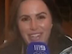 mabuk, seorang jurnalis membuat pernyataan bertele-tele di udara