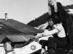 “Dengan Michel Sardou, kami membaptis anak-anak kami pada waktu yang sama di sana”