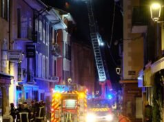 Haute-Alpes. Kebakaran di pusat kota Embrun: api berhasil dipadamkan, dua orang luka ringan dan beberapa bangunan terkena dampaknya