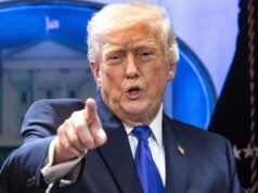 AMERIKA SERIKAT. Trump mengumumkan dia akan menaikkan bea masuk global barunya dari 10% menjadi 15%