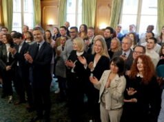 “pertemuan besar” di sekitar Vetter (LR)