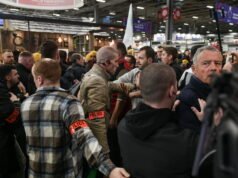 15 penangkapan, satu petugas polisi dan satu polisi terluka