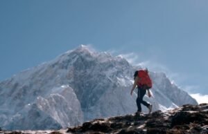 Pendakian gunung. “Film ini adalah kita”… Constance Schaerer memperkenalkan karya keempatnya, yang didedikasikan untuk pendakian Everest