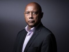 “Serangan terhadap keadilan, penulisan ulang sejarah, pelarangan kata-kata… apa yang digambarkan Orwell sudah ada”: wawancara dengan Raoul Peck, sutradara “Orwell: 2 + 2 = 5”