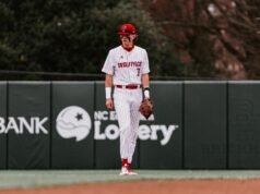 No.14 Wolfpack Melihat Kemenangan Aturan Lari Ketiga Berturut-turut; Mengalahkan Hati Kudus 15-5