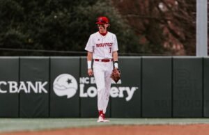 No.14 Wolfpack Melihat Kemenangan Aturan Lari Ketiga Berturut-turut; Mengalahkan Hati Kudus 15-5