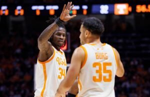 HOOPS TENGAH: #23/25 Tennessee di Carolina Selatan