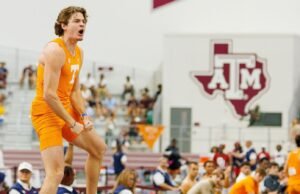 Lima Vaulter Putra Menjadi Judul Utama 19 Entri Kejuaraan Dalam Ruangan NCAA UT