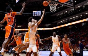 HOOPS TENGAH: #25/RV (5) Tennessee vs. (12) Auburn