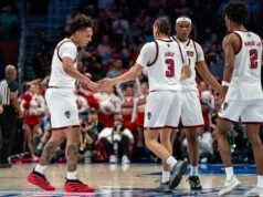 Persentase Gol Lapangan Terbaik Musim Mengirim Paket Melewati Pitt di ACC Tourney