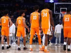 #25/RV Vols Jatuhkan Pertandingan Perempatfinal Turnamen SEC ke #22 Vanderbilt, 75-68