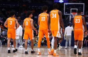 #25/RV Vols Jatuhkan Pertandingan Perempatfinal Turnamen SEC ke #22 Vanderbilt, 75-68