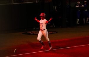 Paket Jatuh di Seri Pembuka ke Pitt