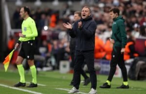 Hansi Flick menguji susunan pemain Barcelona yang mengejutkan tanpa penyerang utama menjelang pertandingan Sevilla