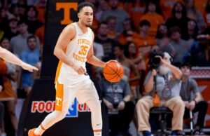 Penerbangan untuk Memulai Turnamen NCAA Peringkat #23/25