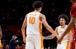 Ament, Gillespie Memilih Tim Pertama NABC All-Central District