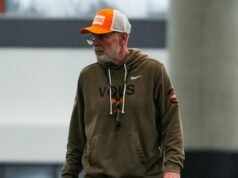 Knowles, Perangkat Keterampilan Spesialisasi Pertahanan Sebagai Bantalan Ayo