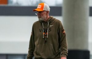 Knowles, Perangkat Keterampilan Spesialisasi Pertahanan Sebagai Bantalan Ayo